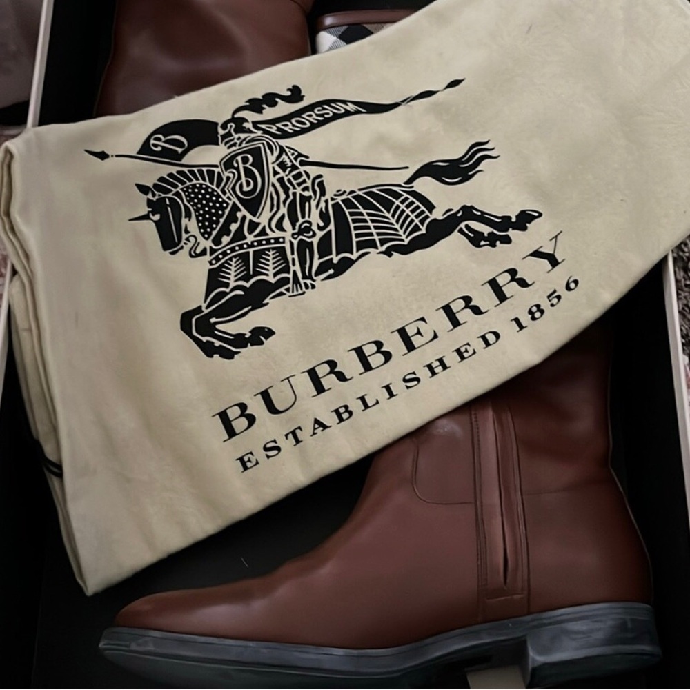 Burberry riding boots - Picture 3 of 12